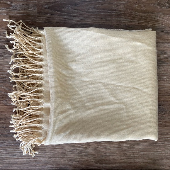 NWOT Scarf - Picture 3 of 3